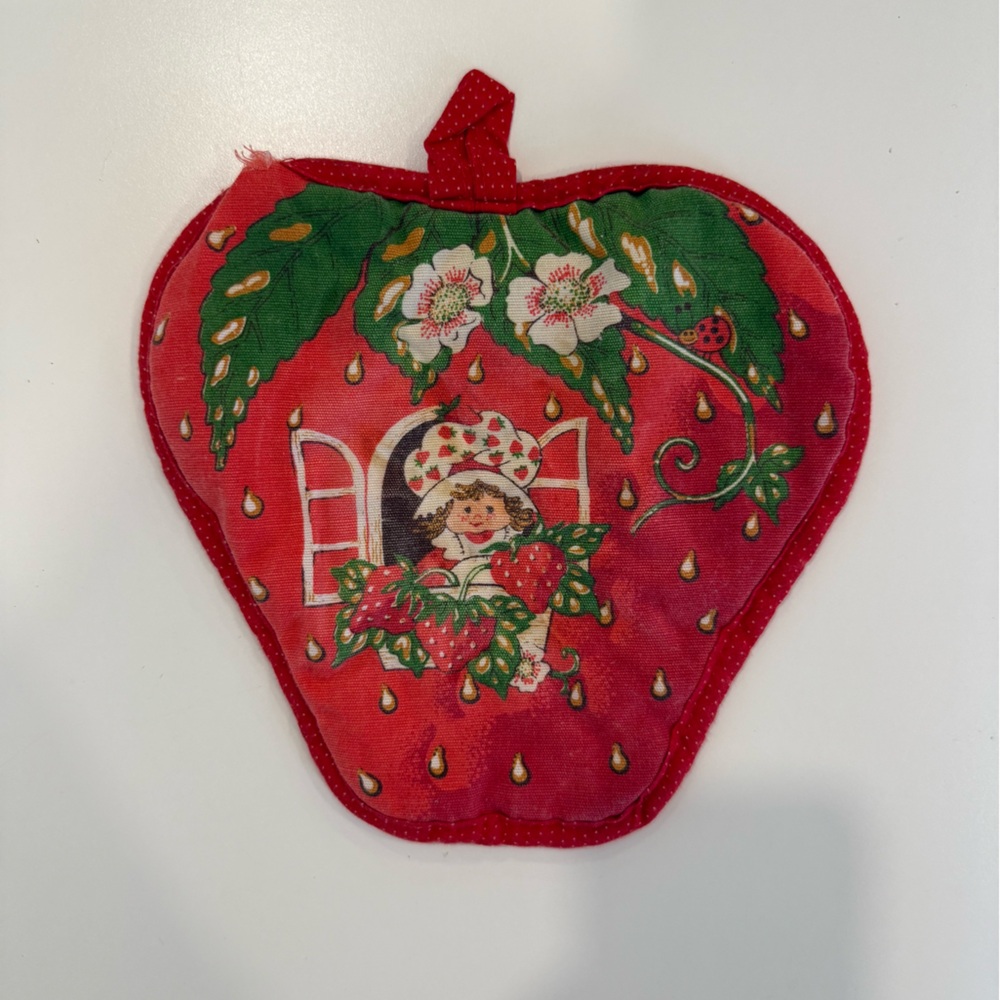 Vintage 1980 red strawberry shortcake potholder quilted